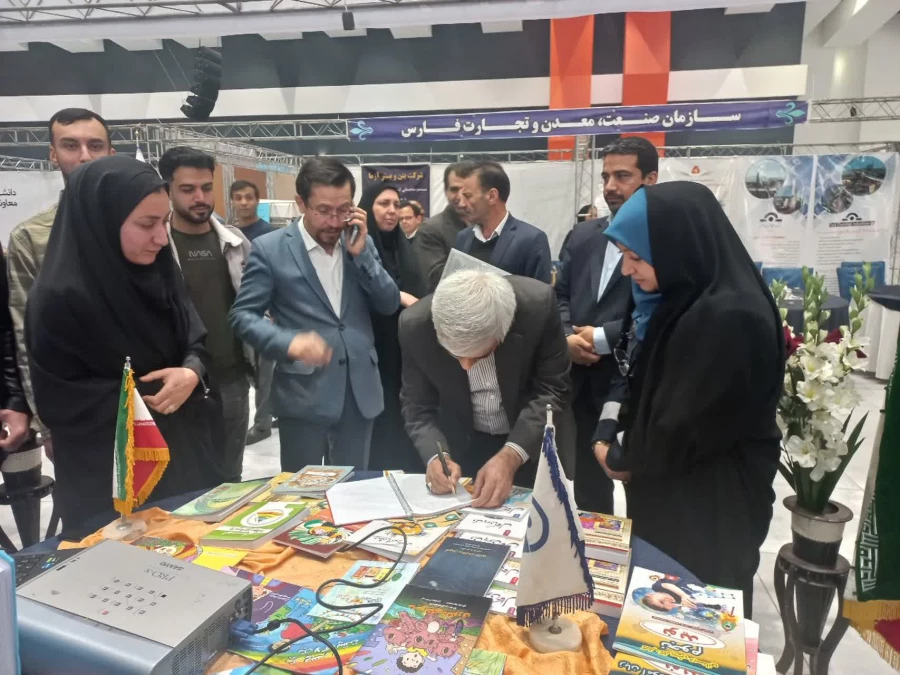 مراسم تجلیل از پژوهشگران و فناوران برگزیده استان فارس 4