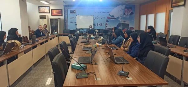 بازدید تعدادی از اساتید، کارکنان و دانشجومعلمان از مرکز استنادی و پایش علم و فناوری جهان اسلام  7