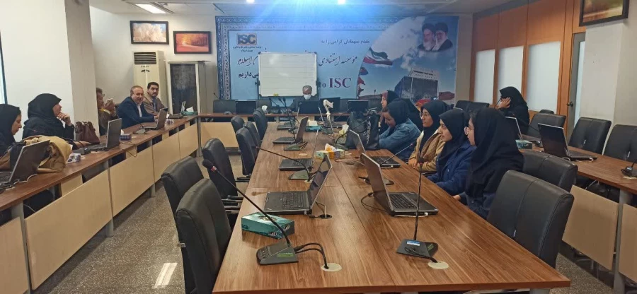 بازدید تعدادی از اساتید، کارکنان و دانشجومعلمان از مرکز استنادی و پایش علم و فناوری جهان اسلام  7