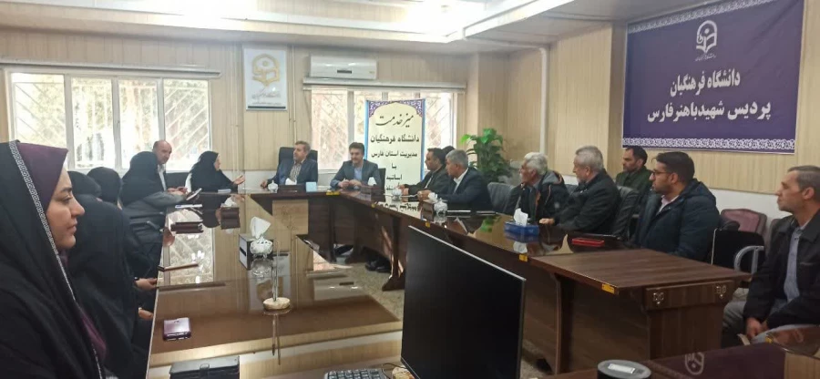 حضور دکتر زارع شیبانی به همراه  مسئولان پردیس و  مدیریت استانی در پردیس شهید باهنر 9