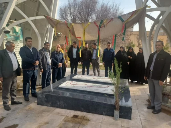 غرس دو نهال به مناسبت روز درختکاری در پردیس شهید باهنر 3