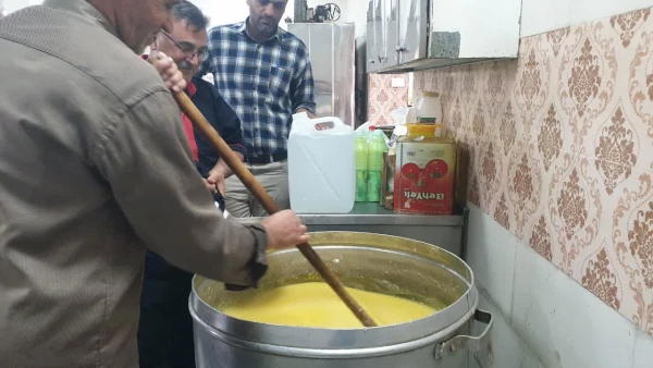 پخت شله زرد نذری در پردیس شهید باهنر فارس 2