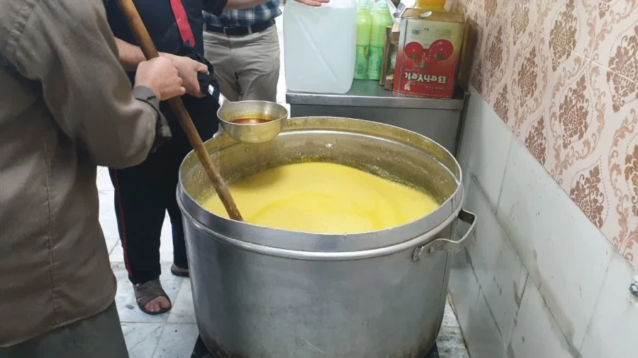پخت شله زرد نذری در پردیس شهید باهنر فارس 4
