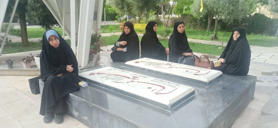 قرائت سوره مبارکه یاسین بر سر قبور مطهر شهدای گمنام پردیس شهید باهنر 5