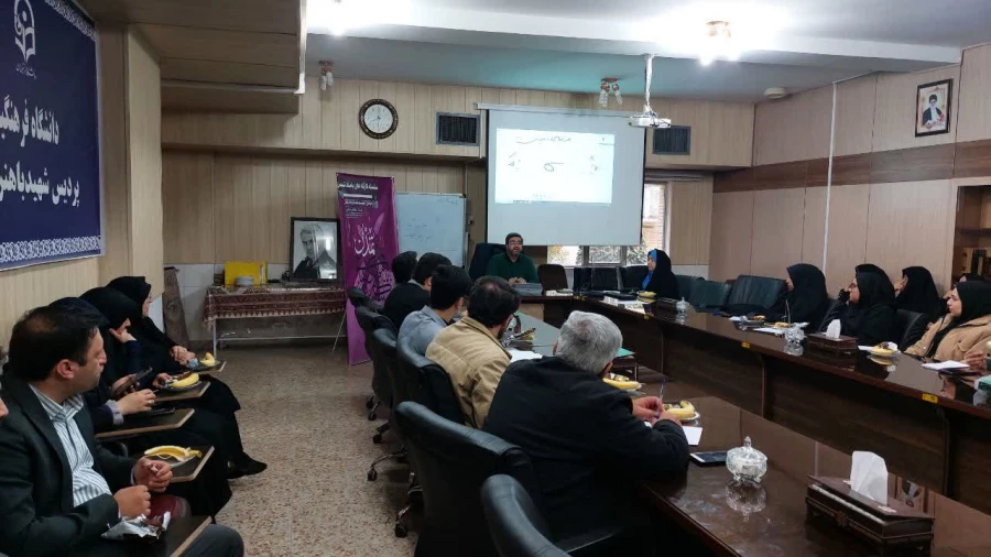 نهمین نشست از سلسله کارگاه های بامداد تمدن  با سخنرانی استاد هادی صائبی در پردیس شهید باهنر
 7